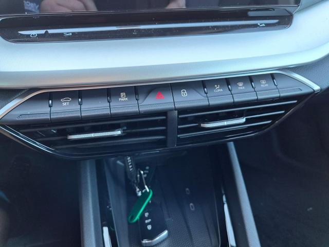 Skoda Octavia Combi 1.5 TSI 150PS m-HEV DSG Selection AHK Klimaautomatik PDC v+h R&uuml;ckf.Kamera Sitzheizung Apple CarPlay Android Auto 16"LM 