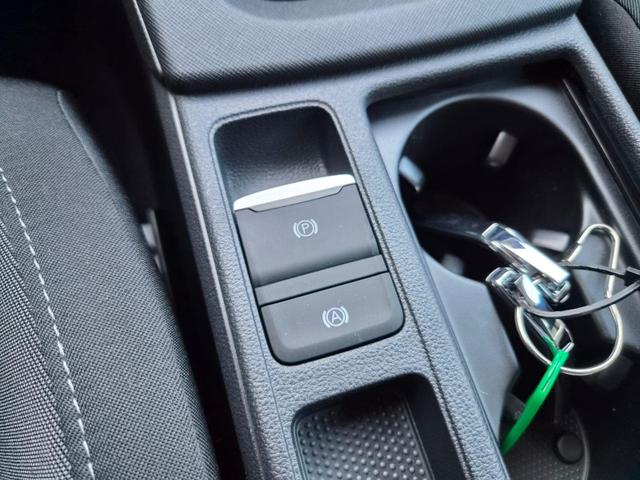 Skoda Octavia Combi 1.5 TSI 150PS m-HEV DSG Selection AHK Klimaautomatik PDC v+h R&uuml;ckf.Kamera Sitzheizung Apple CarPlay Android Auto 16"LM 