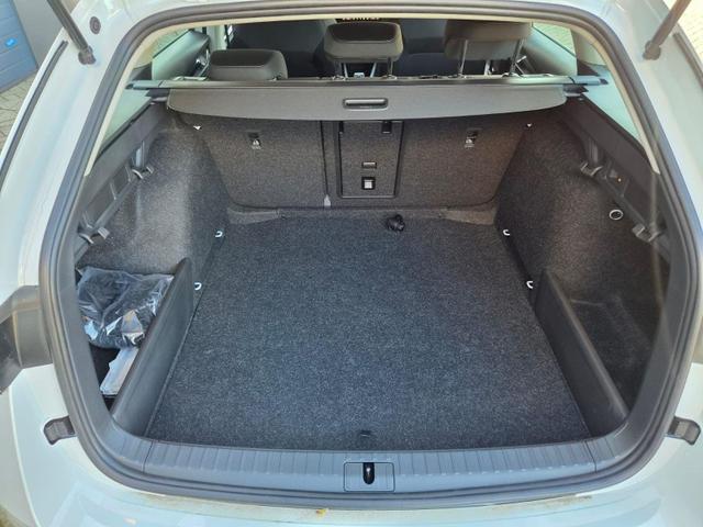 Skoda Octavia Combi 1.5 TSI 150PS m-HEV DSG Selection AHK Klimaautomatik PDC v+h R&uuml;ckf.Kamera Sitzheizung Apple CarPlay Android Auto 16"LM 