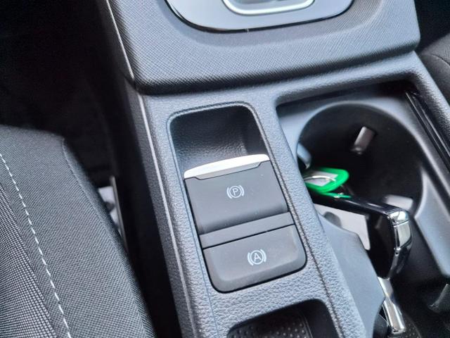 Skoda Octavia Combi 1.5 TSI 150PS m-HEV DSG Selection AHK Klimaautomatik PDC v+h R&uuml;ckf.Kamera Sitzheizung Apple CarPlay Android Auto 16"LM 