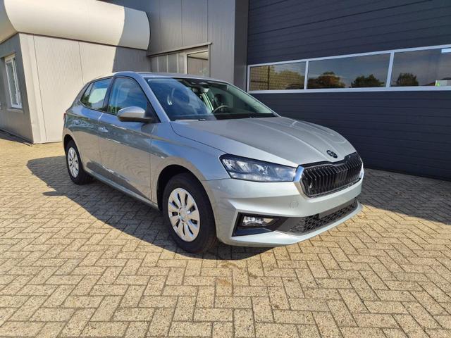 Skoda Fabia 1.0 TSI 95PS Selection 5-t&uuml;rig R&uuml;ckf.Kamera Parksensoren Sitzheizung Multifunktionslenkrad Klima Skoda-Radio Bluetooth Touchscreen Tempomat Nebelsch. Apple CarPlay + Android Auto 