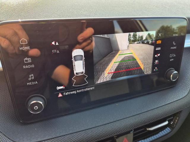 Skoda Fabia 1.0 TSI 95PS Selection 5-t&uuml;rig R&uuml;ckf.Kamera Parksensoren Sitzheizung Multifunktionslenkrad Klima Skoda-Radio Bluetooth Touchscreen Tempomat Nebelsch. Apple CarPlay + Android Auto 