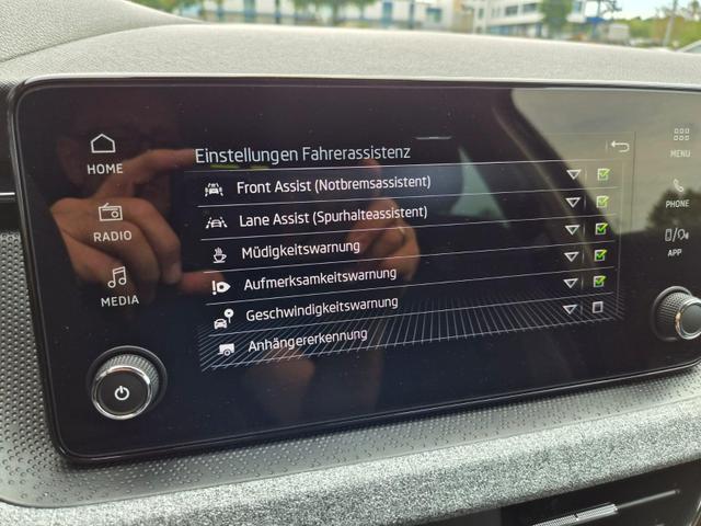 Skoda Kamiq 1.5 TSI 150PS DSG Selection AHK Klimaautomatik Sitzheizung R&uuml;ckf.Kamera PDC Apple CarPlay + Android Auto Tempomat Garantieverl&auml;ngerung 16"LM 