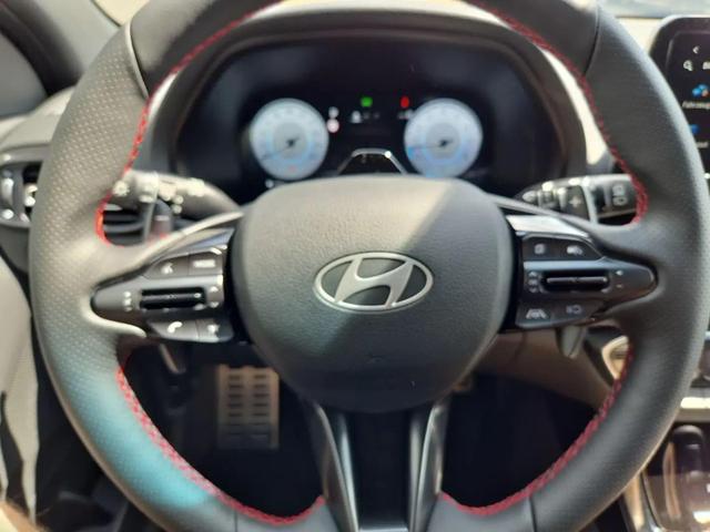 Hyundai i30 Kombi 1.6 T-GDI 150PS Automatik N-Line Sitzheizung Lenkradheizung Klimaautomatik Navi 10,3"-Touchscreen Bluelink Apple CarPlay + Android Auto PDC v+h R&uuml;ckf.Kamera 18-LM 