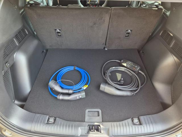 Ford Kuga Titanium 243PS PHEV Automatik elektr. PanoDach Sitzheizung v+h Lenkradheizung Frontscheibe beheizb. Klimaautomatik Navi SYNC4 Apple CarPlay Android Auto Touchscreen PDC 4xKamera 2xKeyless 17"LM vollelektr. Reichweite 66KM 