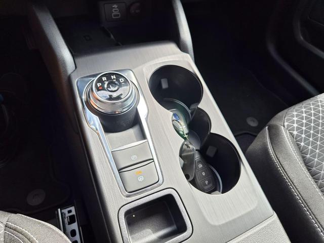 Ford Kuga Titanium 243PS PHEV Automatik elektr. PanoDach Sitzheizung v+h Lenkradheizung Frontscheibe beheizb. Klimaautomatik Navi SYNC4 Apple CarPlay Android Auto Touchscreen PDC 4xKamera 2xKeyless 17"LM vollelektr. Reichweite 66KM 