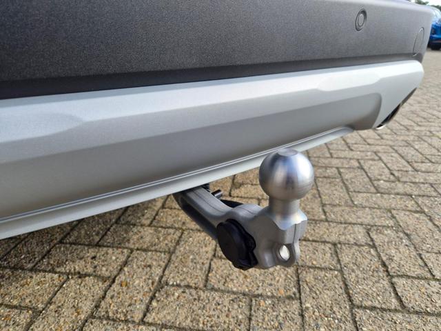 Ford Kuga Titanium 243PS PHEV Automatik schwenkb. AHK elektr. PanoDach Sitzheizung v+h Lenkradheizung Frontscheibe beheizb. Klimaautomatik Navi SYNC4 Apple CarPlay Android Auto Touchscreen PDC 4xKamera 2xKeyless 17"LM vollelektr. Reichweite 66KM 