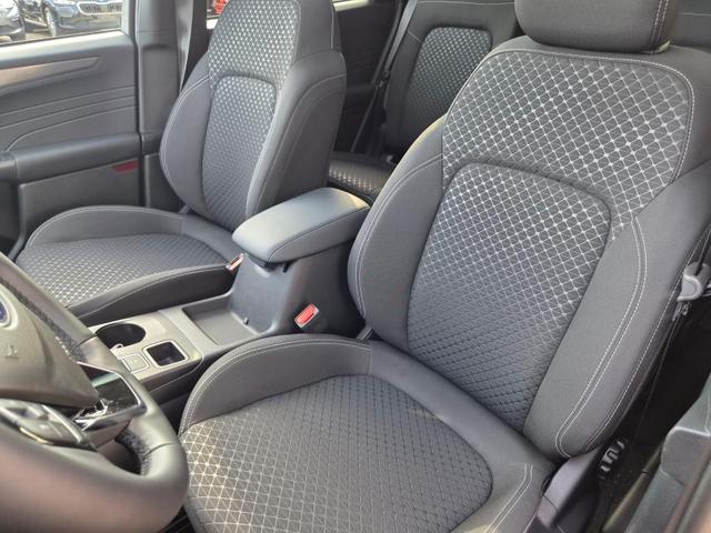 Ford Kuga Titanium 243PS PHEV Automatik schwenkb. AHK elektr. PanoDach Sitzheizung v+h Lenkradheizung Frontscheibe beheizb. Klimaautomatik Navi SYNC4 Apple CarPlay Android Auto Touchscreen PDC 4xKamera 2xKeyless 17"LM vollelektr. Reichweite 66KM 