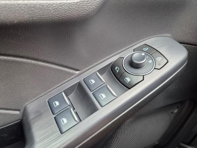 Ford Kuga Titanium 243PS PHEV Automatik schwenkb. AHK Sitzheizung v+h Lenkradheizung Frontscheibe beheizb. Klimaautomatik Navi SYNC4 Apple CarPlay Android Auto Touchscreen PDC 4xKamera 2xKeyless 17"LM vollelektr. Reichweite 66KM 