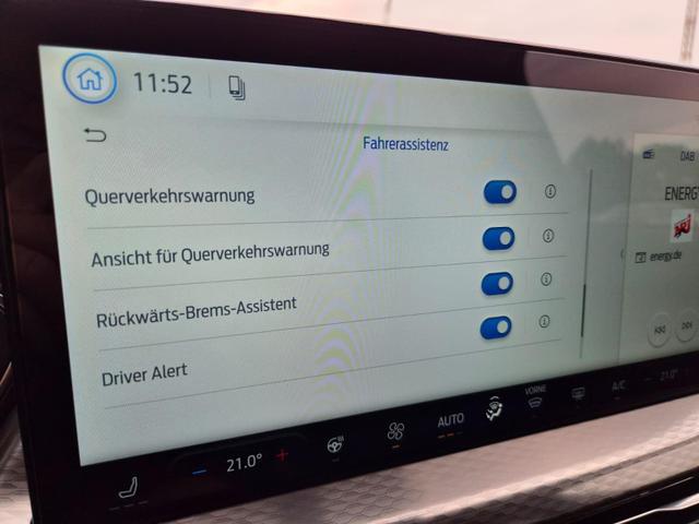 Ford Kuga Titanium 243PS PHEV Automatik schwenkb. AHK Sitzheizung v+h Lenkradheizung Frontscheibe beheizb. Klimaautomatik Navi SYNC4 Apple CarPlay Android Auto Touchscreen PDC 4xKamera 2xKeyless 17"LM vollelektr. Reichweite 66KM 