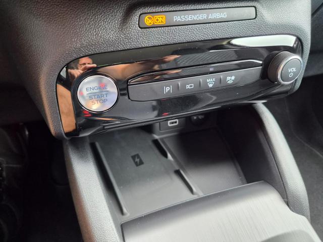 Ford Kuga Titanium 243PS PHEV Automatik schwenkb. AHK Sitzheizung v+h Lenkradheizung Frontscheibe beheizb. Klimaautomatik Navi SYNC4 Apple CarPlay Android Auto Touchscreen PDC 4xKamera 2xKeyless 17"LM vollelektr. Reichweite 66KM 