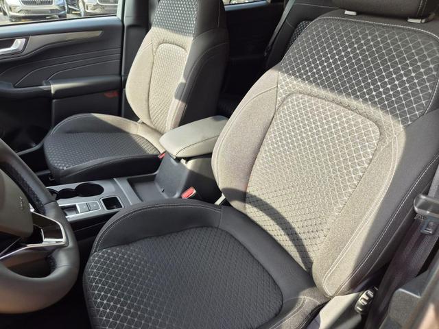 Ford Kuga Titanium 243PS PHEV Automatik schwenkb. AHK Sitzheizung v+h Lenkradheizung Frontscheibe beheizb. Klimaautomatik Navi SYNC4 Apple CarPlay Android Auto Touchscreen PDC 4xKamera 2xKeyless 17"LM vollelektr. Reichweite 66KM 