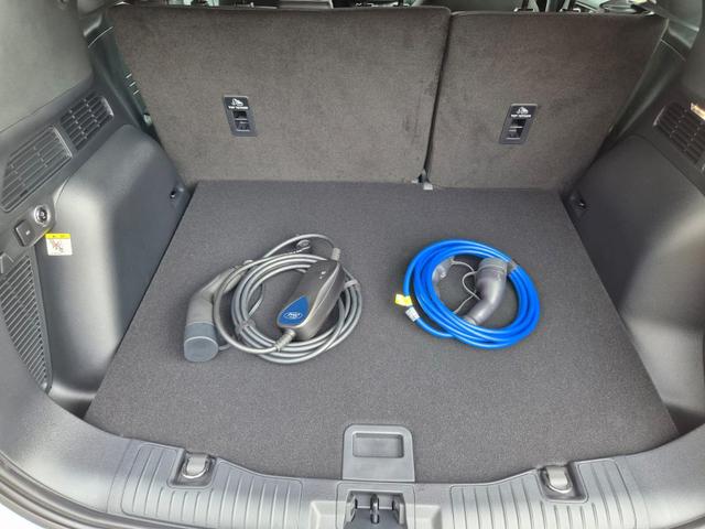 Ford Kuga Titanium 243PS PHEV Automatik schwenkb. AHK Sitzheizung v+h Lenkradheizung Frontscheibe beheizb. Klimaautomatik Navi SYNC4 Apple CarPlay Android Auto Touchscreen PDC 4xKamera 2xKeyless 17"LM vollelektr. Reichweite 66KM 