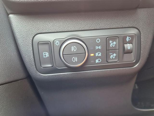 Ford Kuga Titanium 243PS PHEV Automatik schwenkb. AHK Sitzheizung v+h Lenkradheizung Frontscheibe beheizb. Klimaautomatik Navi SYNC4 Apple CarPlay Android Auto Touchscreen PDC 4xKamera 2xKeyless 17"LM vollelektr. Reichweite 66KM 