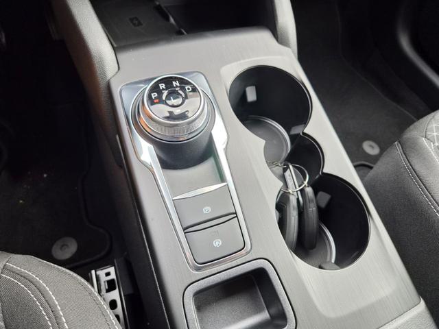 Ford Kuga Titanium 243PS PHEV Automatik schwenkb. AHK Sitzheizung v+h Lenkradheizung Frontscheibe beheizb. Klimaautomatik Navi SYNC4 Apple CarPlay Android Auto Touchscreen PDC 4xKamera 2xKeyless 17"LM vollelektr. Reichweite 66KM 