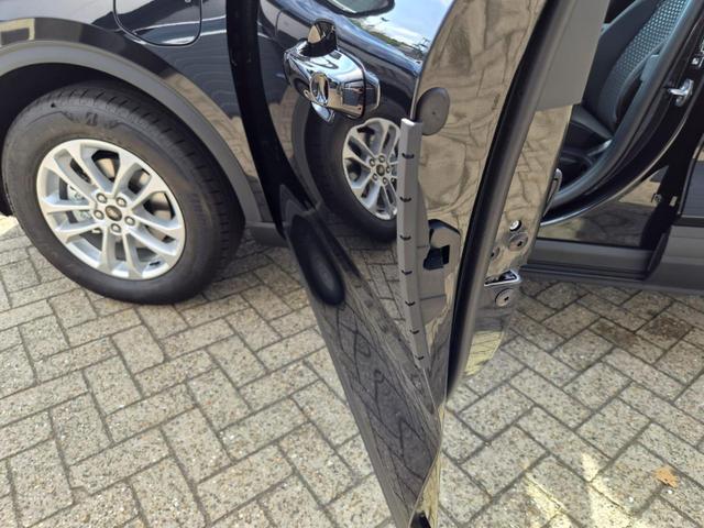 Ford Kuga Titanium 243PS PHEV Automatik elektr. PanoDach Sitzheizung v+h Lenkradheizung Frontscheibe beheizb. Klimaautomatik Navi SYNC4 Apple CarPlay Android Auto Touchscreen PDC 4xKamera 2xKeyless 17"LM vollelektr. Reichweite 66KM 