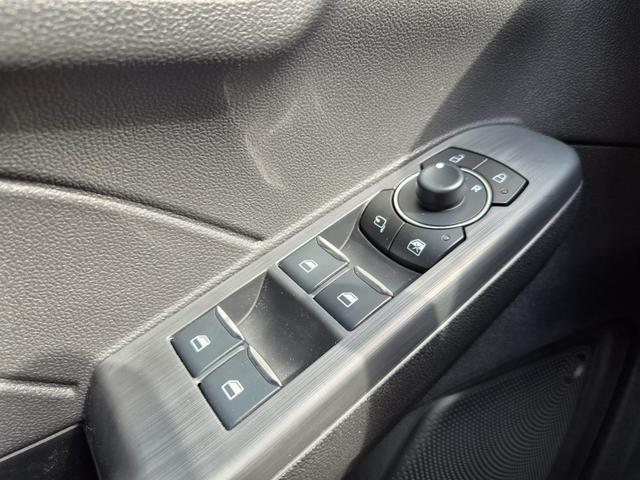 Ford Kuga Titanium 243PS PHEV Automatik elektr. PanoDach Sitzheizung v+h Lenkradheizung Frontscheibe beheizb. Klimaautomatik Navi SYNC4 Apple CarPlay Android Auto Touchscreen PDC 4xKamera 2xKeyless 17"LM vollelektr. Reichweite 66KM 