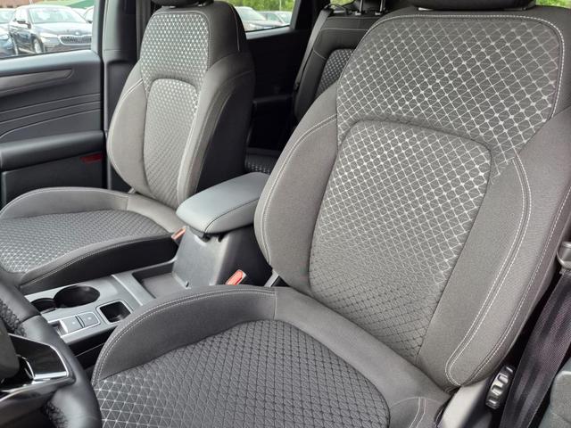 Ford Kuga Titanium 243PS PHEV Automatik schwenkb. AHK Sitzheizung v+h Lenkradheizung Frontscheibe beheizb. Klimaautomatik Navi SYNC4 Apple CarPlay Android Auto Touchscreen PDC 4xKamera 2xKeyless 17"LM vollelektr. Reichweite 66KM 