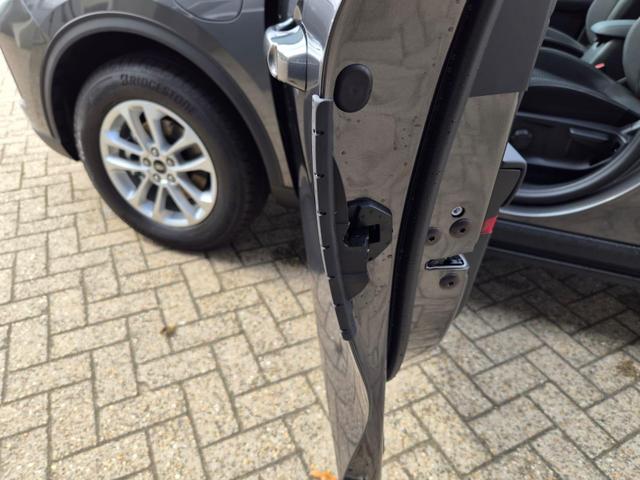Ford Kuga Titanium 243PS PHEV Automatik schwenkb. AHK Sitzheizung v+h Lenkradheizung Frontscheibe beheizb. Klimaautomatik Navi SYNC4 Apple CarPlay Android Auto Touchscreen PDC 4xKamera 2xKeyless 17"LM vollelektr. Reichweite 66KM 