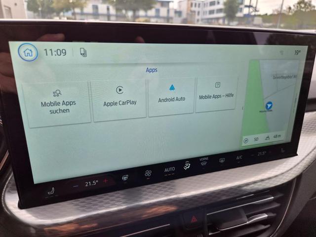 Ford Kuga Titanium 243PS PHEV Automatik schwenkb. AHK Sitzheizung v+h Lenkradheizung Frontscheibe beheizb. Klimaautomatik Navi SYNC4 Apple CarPlay Android Auto Touchscreen PDC 4xKamera 2xKeyless 17"LM vollelektr. Reichweite 66KM 
