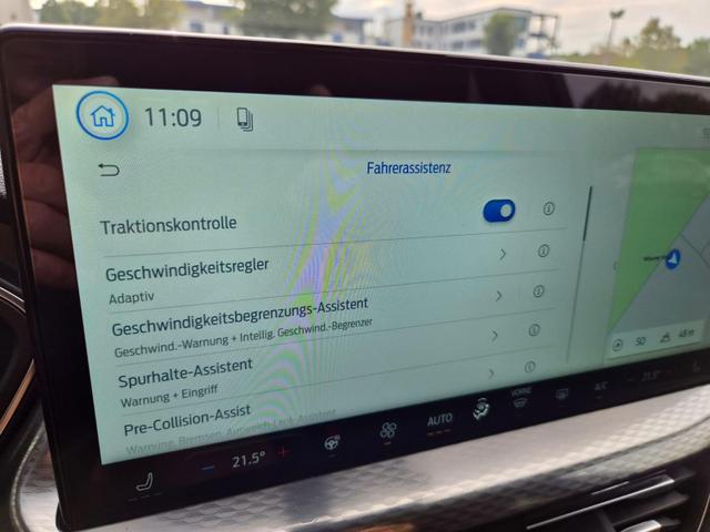 Ford Kuga Titanium 243PS PHEV Automatik schwenkb. AHK Sitzheizung v+h Lenkradheizung Frontscheibe beheizb. Klimaautomatik Navi SYNC4 Apple CarPlay Android Auto Touchscreen PDC 4xKamera 2xKeyless 17"LM vollelektr. Reichweite 66KM 