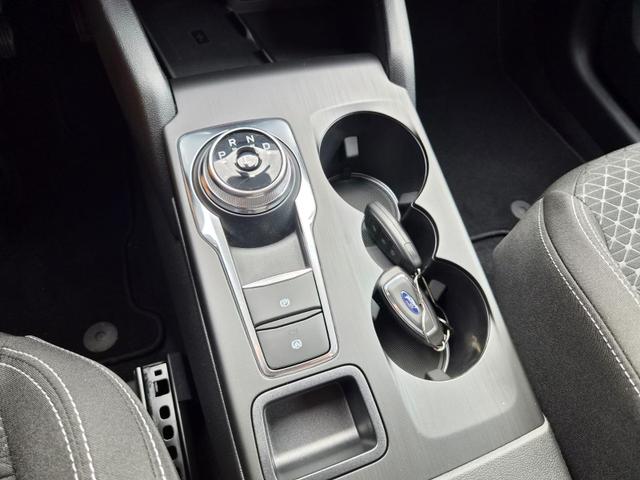 Ford Kuga Titanium 243PS PHEV Automatik schwenkb. AHK Sitzheizung v+h Lenkradheizung Frontscheibe beheizb. Klimaautomatik Navi SYNC4 Apple CarPlay Android Auto Touchscreen PDC 4xKamera 2xKeyless 17"LM vollelektr. Reichweite 66KM 