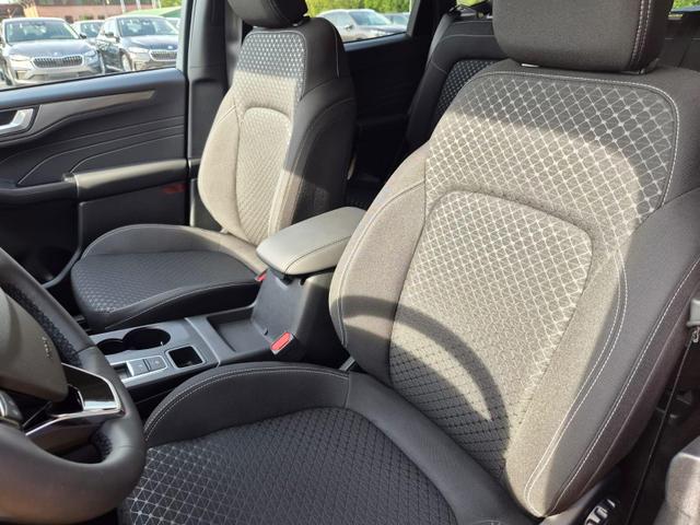 Ford Kuga Titanium 243PS PHEV Automatik Sitzheizung v+h Lenkradheizung Frontscheibe beheizb. Klimaautomatik Navi SYNC4 Apple CarPlay Android Auto Touchscreen PDC 4xKamera 2xKeyless 17"LM vollelektr. Reichweite 66KM 