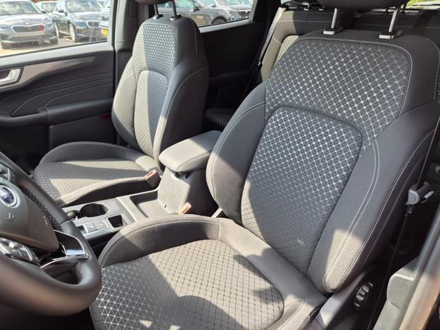 Ford Kuga Titanium 243PS PHEV Automatik schwenkb. AHK elektr. PanoDach Sitzheizung v+h Lenkradheizung Frontscheibe beheizb. Klimaautomatik Navi SYNC4 Apple CarPlay Android Auto Touchscreen PDC 4xKamera 2xKeyless 17"LM vollelektr. Reichweite 66KM 