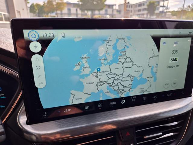 Ford Kuga Titanium 243PS PHEV Automatik schwenkb. AHK elektr. PanoDach Sitzheizung v+h Lenkradheizung Frontscheibe beheizb. Klimaautomatik Navi SYNC4 Apple CarPlay Android Auto Touchscreen PDC 4xKamera 2xKeyless 17"LM vollelektr. Reichweite 66KM 