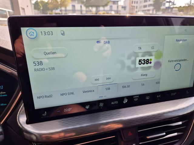 Ford Kuga Titanium 243PS PHEV Automatik schwenkb. AHK elektr. PanoDach Sitzheizung v+h Lenkradheizung Frontscheibe beheizb. Klimaautomatik Navi SYNC4 Apple CarPlay Android Auto Touchscreen PDC 4xKamera 2xKeyless 17"LM vollelektr. Reichweite 66KM 