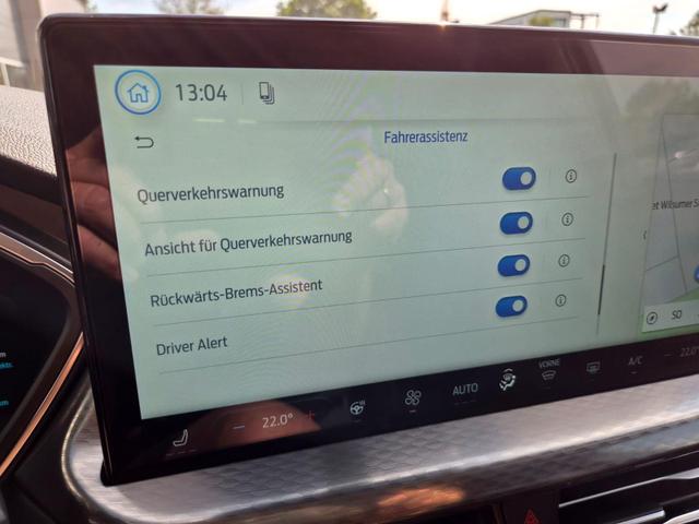 Ford Kuga Titanium 243PS PHEV Automatik schwenkb. AHK elektr. PanoDach Sitzheizung v+h Lenkradheizung Frontscheibe beheizb. Klimaautomatik Navi SYNC4 Apple CarPlay Android Auto Touchscreen PDC 4xKamera 2xKeyless 17"LM vollelektr. Reichweite 66KM 