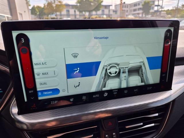 Ford Kuga Titanium 243PS PHEV Automatik schwenkb. AHK elektr. PanoDach Sitzheizung v+h Lenkradheizung Frontscheibe beheizb. Klimaautomatik Navi SYNC4 Apple CarPlay Android Auto Touchscreen PDC 4xKamera 2xKeyless 17"LM vollelektr. Reichweite 66KM 