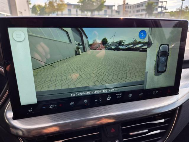 Ford Kuga Titanium 243PS PHEV Automatik schwenkb. AHK elektr. PanoDach Sitzheizung v+h Lenkradheizung Frontscheibe beheizb. Klimaautomatik Navi SYNC4 Apple CarPlay Android Auto Touchscreen PDC 4xKamera 2xKeyless 17"LM vollelektr. Reichweite 66KM 