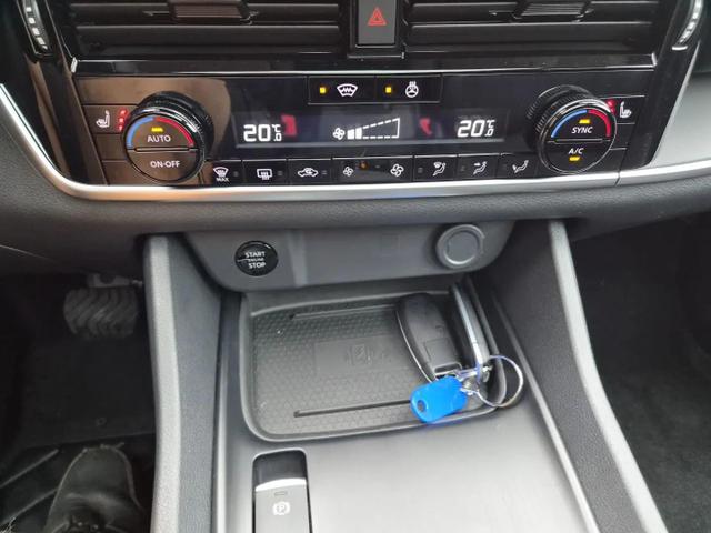 Nissan Qashqai 1.3 DIG-T MHEV 158 PS X-Tronic N-Connecta Teil-Leder PanoGlasdach Klimaautomatik Sitzheizung Lenkradheizung Navi ACC PDC v+h 360&deg;Kamera DAB Bluetooth Touchscreen Apple CarPlay Android Auto 18"LM 