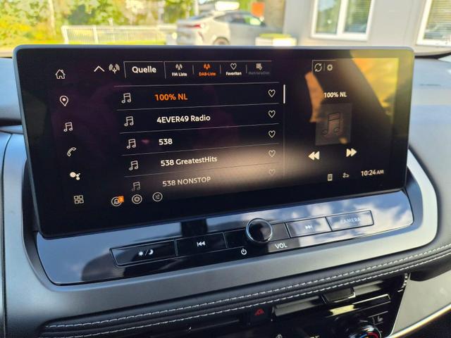 Nissan Qashqai 1.3 DIG-T MHEV 158 PS X-Tronic N-Connecta Teil-Leder PanoGlasdach Klimaautomatik Sitzheizung Lenkradheizung Navi ACC PDC v+h 360&deg;Kamera DAB Bluetooth Touchscreen Apple CarPlay Android Auto 18"LM 