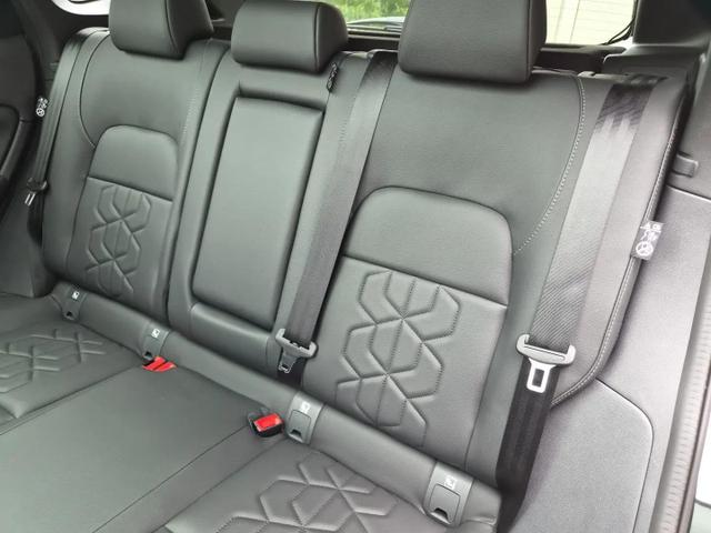 Nissan Qashqai 1.3 DIG-T MHEV 158 PS X-Tronic Tekna Voll-Leder Klimaautomatik PanoGlasdach Sitzheizung Lenkradheizung Navi Head-Up Display elektr. Heckklappe ACC PDC v+h 360&deg;Kamera DAB Bluetooth Touchscreen Apple CarPlay Android Auto 19"LM 