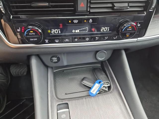 Nissan Qashqai 1.3 DIG-T MHEV 158 PS X-Tronic Tekna Voll-Leder Klimaautomatik PanoGlasdach Sitzheizung Lenkradheizung Navi Head-Up Display elektr. Heckklappe ACC PDC v+h 360&deg;Kamera DAB Bluetooth Touchscreen Apple CarPlay Android Auto 19"LM 