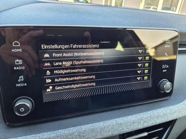 Skoda Kamiq 1.5 TSI 150PS DSG Selection Klimaautomatik Sitzheizung R&uuml;ckf.Kamera PDC Apple CarPlay + Android Auto Tempomat Garantieverl&auml;ngerung 16"LM 