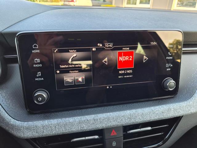 Skoda Kamiq 1.5 TSI 150PS DSG Selection AHK Klimaautomatik Sitzheizung R&uuml;ckf.Kamera PDC Apple CarPlay + Android Auto Tempomat Garantieverl&auml;ngerung 16"LM 