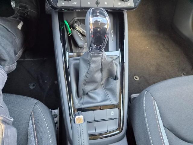 Skoda Kamiq 1.5 TSI 150PS DSG Selection AHK Klimaautomatik Sitzheizung R&uuml;ckf.Kamera PDC Apple CarPlay + Android Auto Tempomat Garantieverl&auml;ngerung 16"LM 
