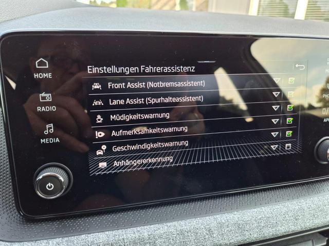 Skoda Scala 1.0 TSI 115PS Selection AHK schwenkb. Klimaautomatik Sitzheizung PDC R&uuml;ckf.Kamera Apple CarPlay Android Auto 