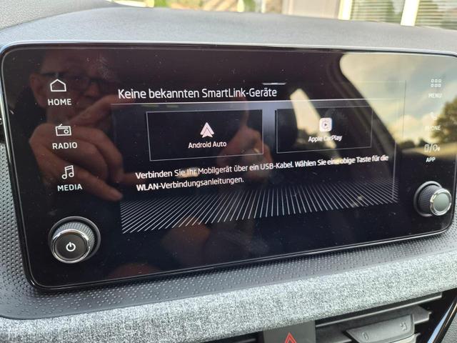Skoda Scala 1.0 TSI 115PS Selection AHK schwenkb. Klimaautomatik Sitzheizung PDC R&uuml;ckf.Kamera Apple CarPlay Android Auto 