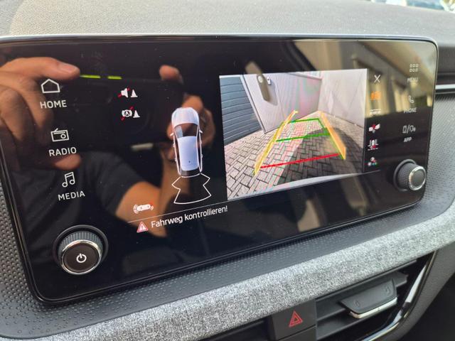 Skoda Scala 1.0 TSI 115PS Selection AHK schwenkb. Klimaautomatik Sitzheizung PDC R&uuml;ckf.Kamera Apple CarPlay Android Auto 