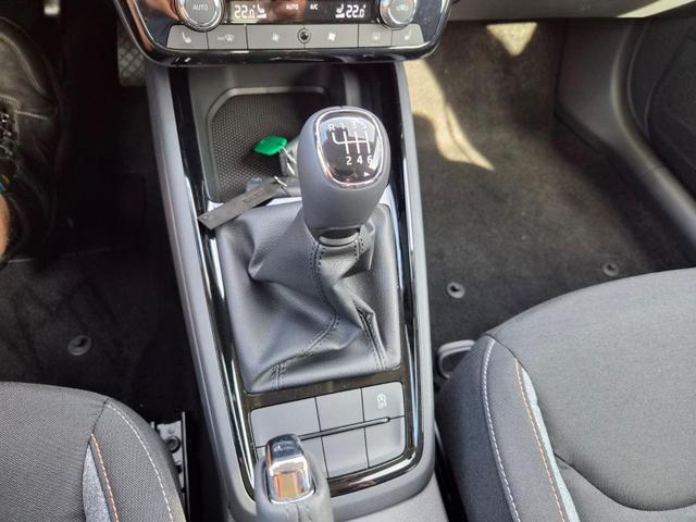Skoda Scala 1.0 TSI 115PS Selection AHK schwenkb. Klimaautomatik Sitzheizung PDC R&uuml;ckf.Kamera Apple CarPlay Android Auto 