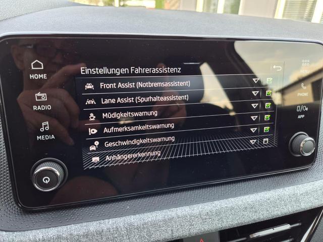 Skoda Scala 1.0 TSI 115PS Selection AHK schwenkb. Klimaautomatik Sitzheizung PDC R&uuml;ckf.Kamera Apple CarPlay Android Auto 
