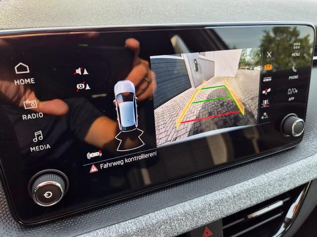 Skoda Scala 1.0 TSI 115PS DSG Selection Klimaautomatik Sitzheizung PDC R&uuml;ckf.Kamera Apple CarPlay Android Auto 