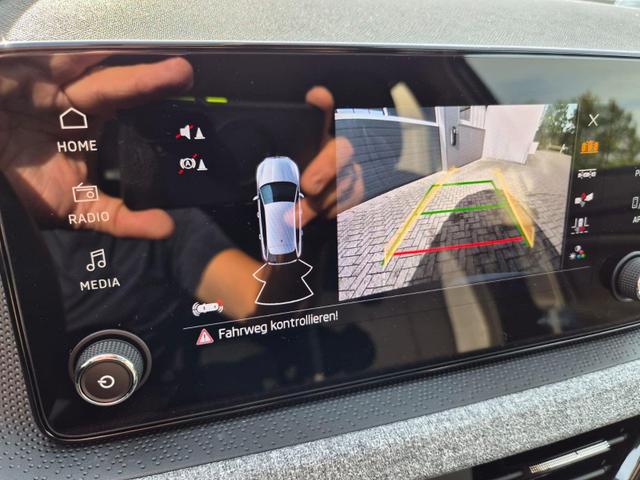 Skoda Scala 1.0 TSI 115PS DSG Selection Klimaautomatik Sitzheizung PDC R&uuml;ckf.Kamera Apple CarPlay Android Auto 
