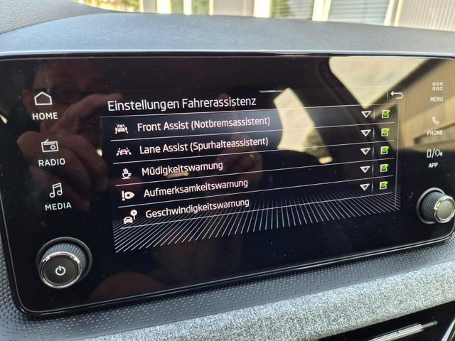 Skoda Scala 1.0 TSI 115PS DSG Selection Klimaautomatik Sitzheizung PDC R&uuml;ckf.Kamera Apple CarPlay Android Auto 