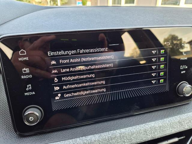 Skoda Scala 1.0 TSI 115PS DSG Selection Klimaautomatik Sitzheizung PDC R&uuml;ckf.Kamera Apple CarPlay Android Auto 