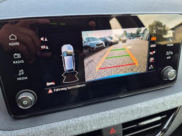 Skoda Scala 1.0 TSI 115PS DSG Selection Klimaautomatik Sitzheizung PDC R&uuml;ckf.Kamera Apple CarPlay Android Auto 